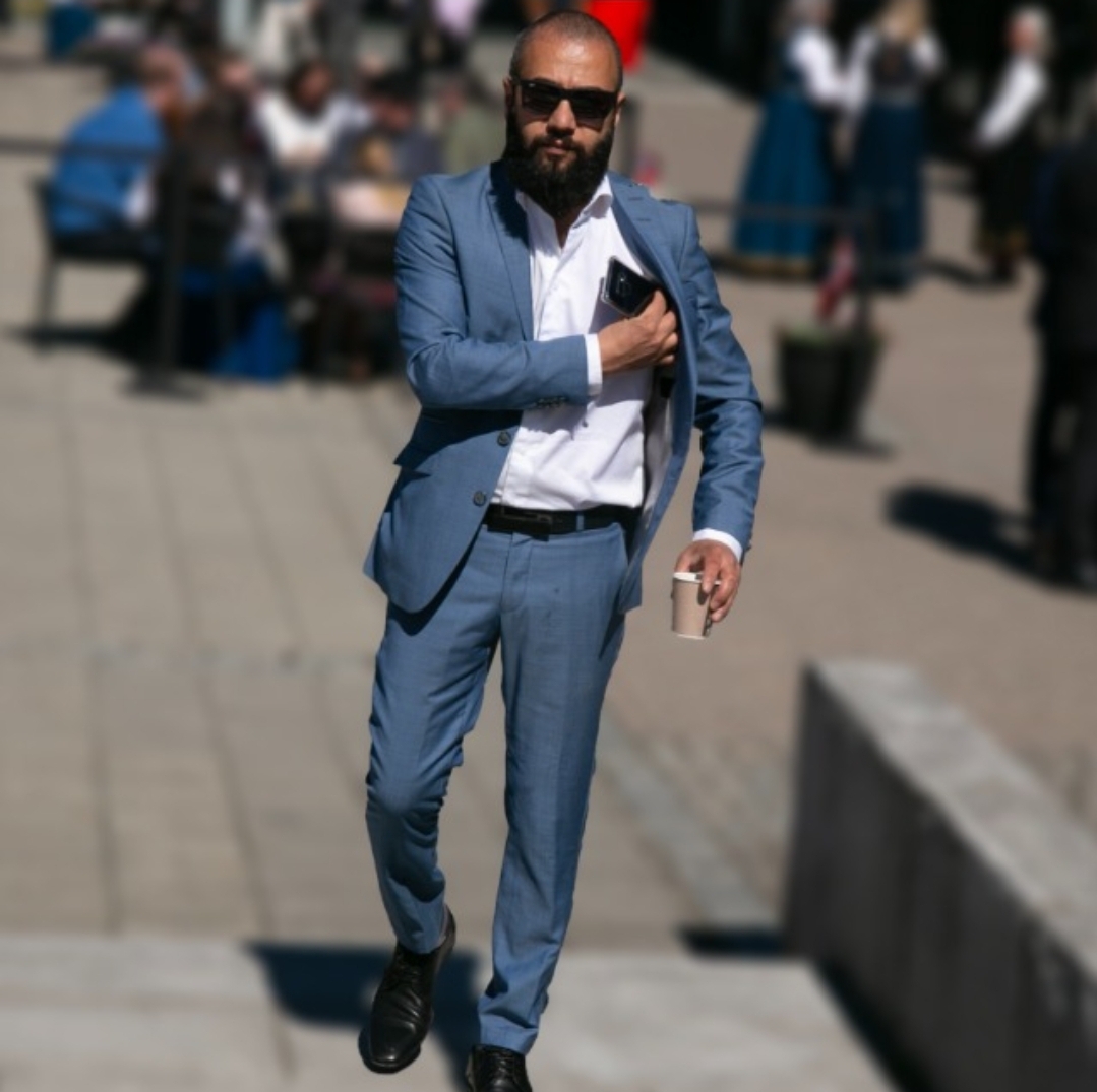 Parviz  Z