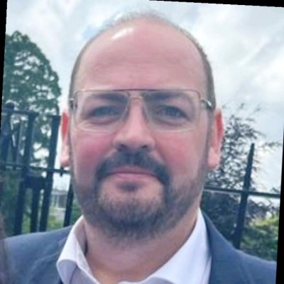 Darren M